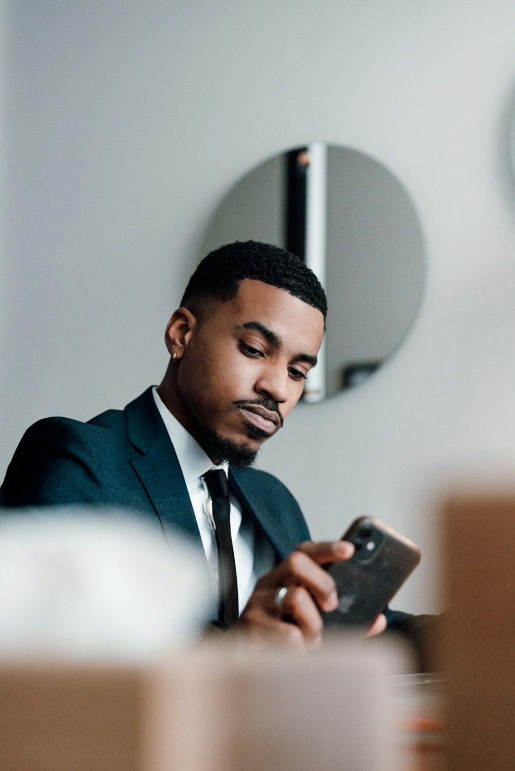 a-man-in-a-suit-looking-at-his-cell-phone-tdgcyy02i-i